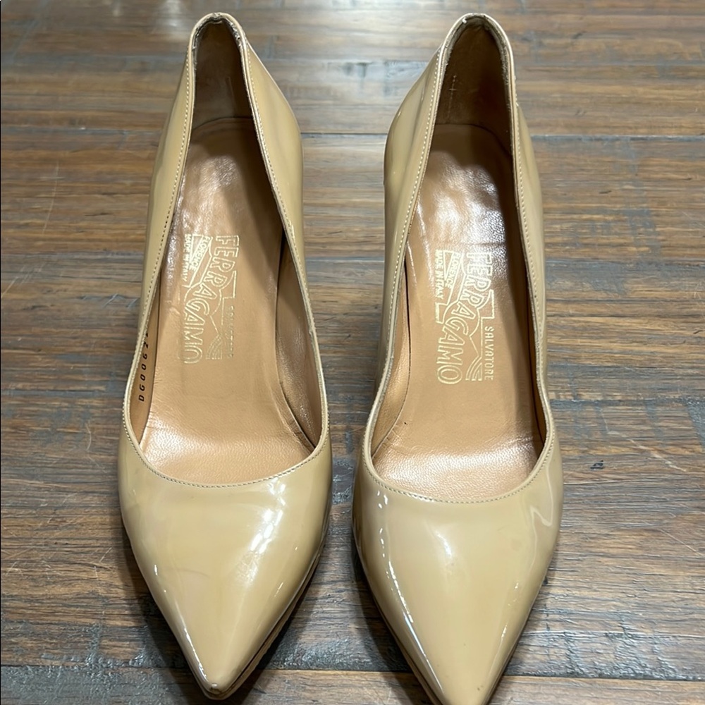 Salvatore Ferragamo Tan Heels Classic Pointed-Toe Pumps Size 6